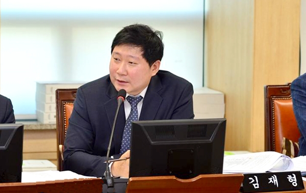 주택건축국 예산안 예비심사에서 질의하고 있는 김재형 위원(11월28일)