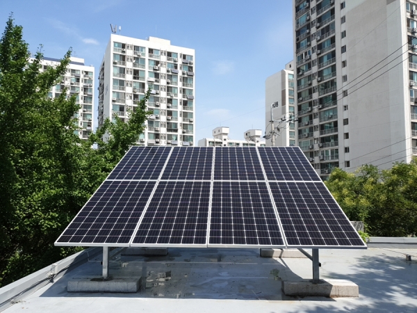 옥상위에 설치한 태양광 발전시설(6kwh)