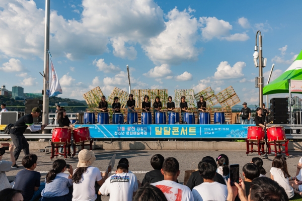 8월 31일 광진교 다리 위에서 열린‘광진교 페스티벌’에 마련된 ‘청소년페스티벌’