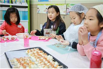 왕십리제2동의 초등생 특강 프로그램 ‘굿쌤키즈 쿡 요리교실’