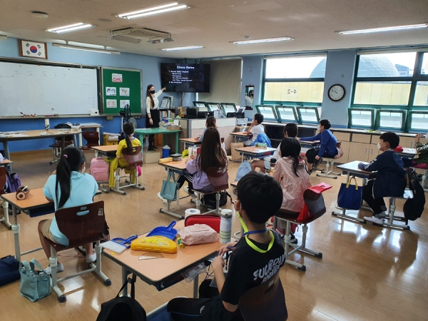지난달 21일 진행된 성수초등학교 ‘찾아가는 글로벌 체험수업’ 모습