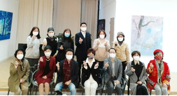 인천 K 갤러리 비즈니스센터에서 진행된 '시니어행복다지인학교' 11월 포럼